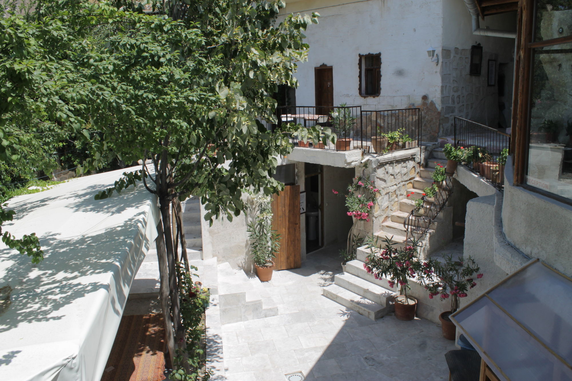 Yasin'S Place Backpackers Cave Hostel Göreme Ngoại thất bức ảnh